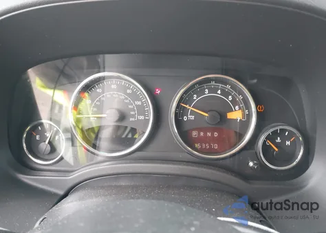 2017 Jeep Compass Latitude 4X4 z USA, uszkodzony, nr VIN 1C4NJDEB1HD191937